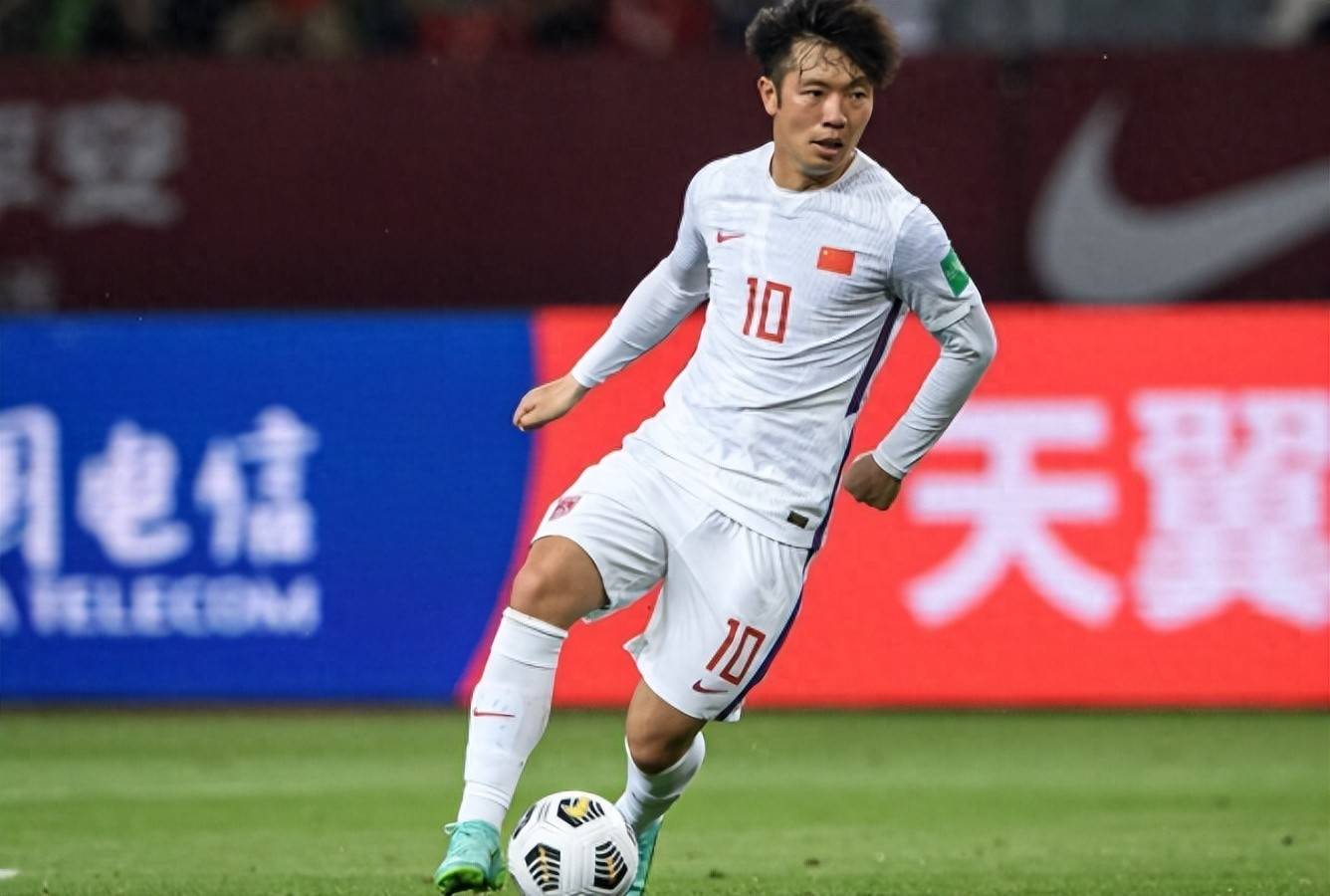 PG电子-大比分获胜首场状态出色,RNG观众沸腾!,阿扎伦卡重返赛场引发球迷热议-PG电子