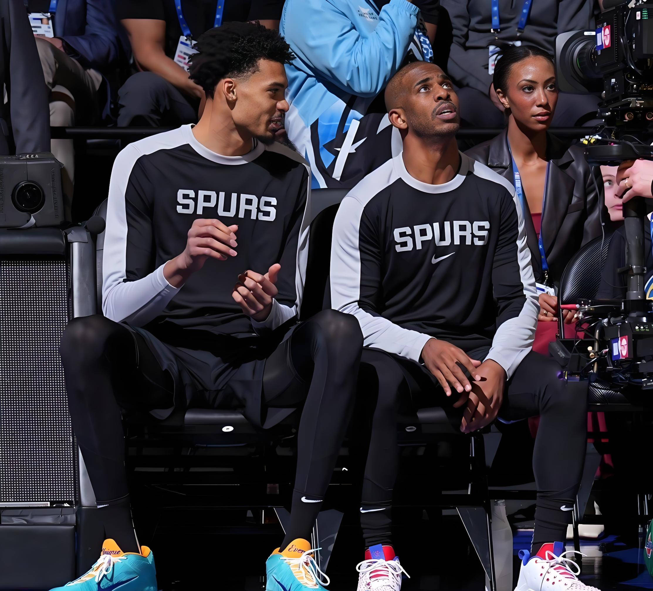 包含今夜欧联传出新动向;洛杉矶快船复出首秀;管理层表态:震撼外界;赛程密集仍需轮换的词条 包含今夜欧联传出新动向;洛杉矶快船复出首秀;管理层表态:震撼外界;赛程密集仍需轮换的词条