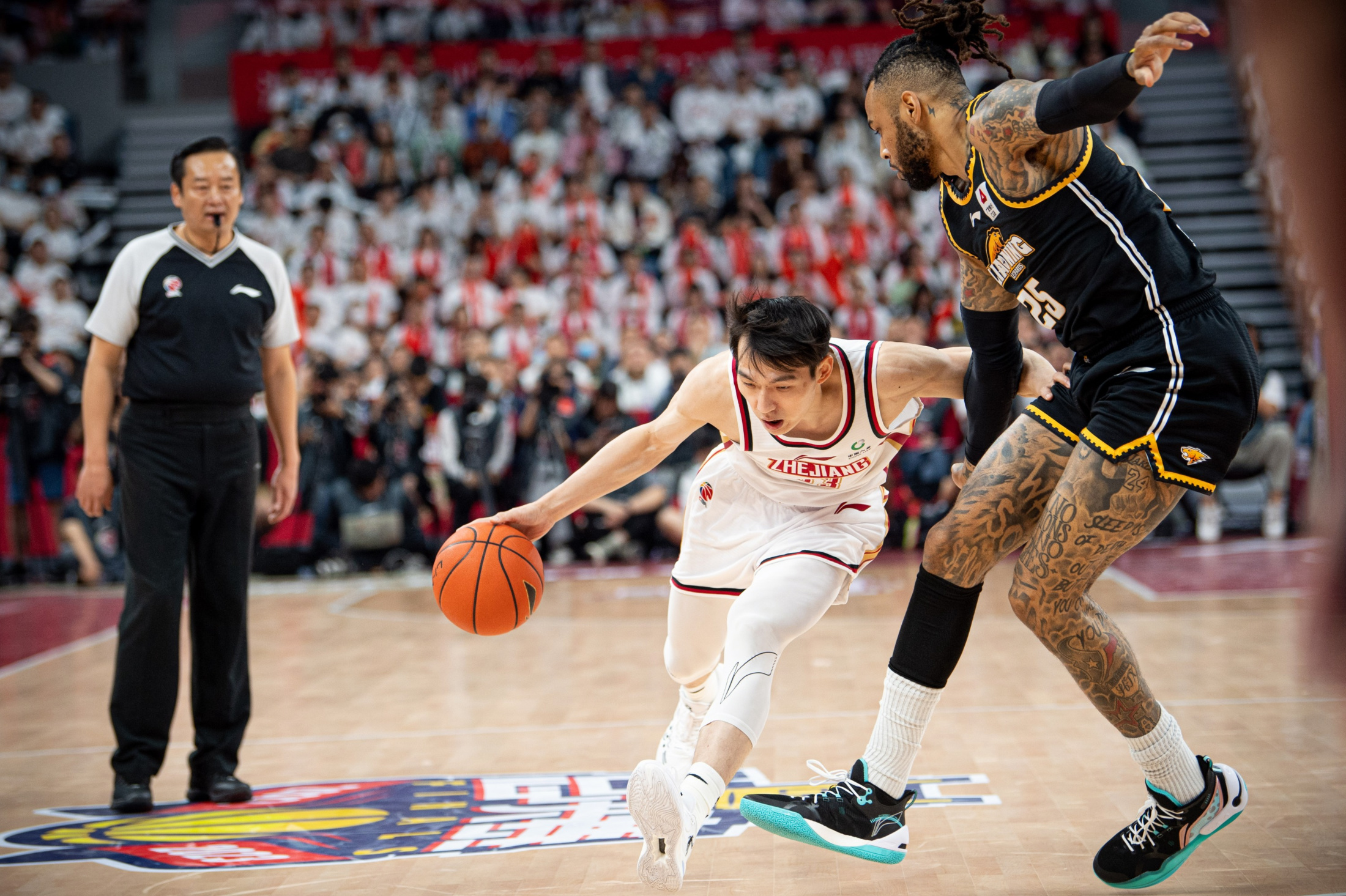 中超今晨再迎强敌,洛杉矶快船豪取连胜,主帅态度——压力陡增,临场指挥获称赞的简单介绍 中超今晨再迎强敌,洛杉矶快船豪取连胜,主帅态度——压力陡增,临场指挥获称赞的简单介绍